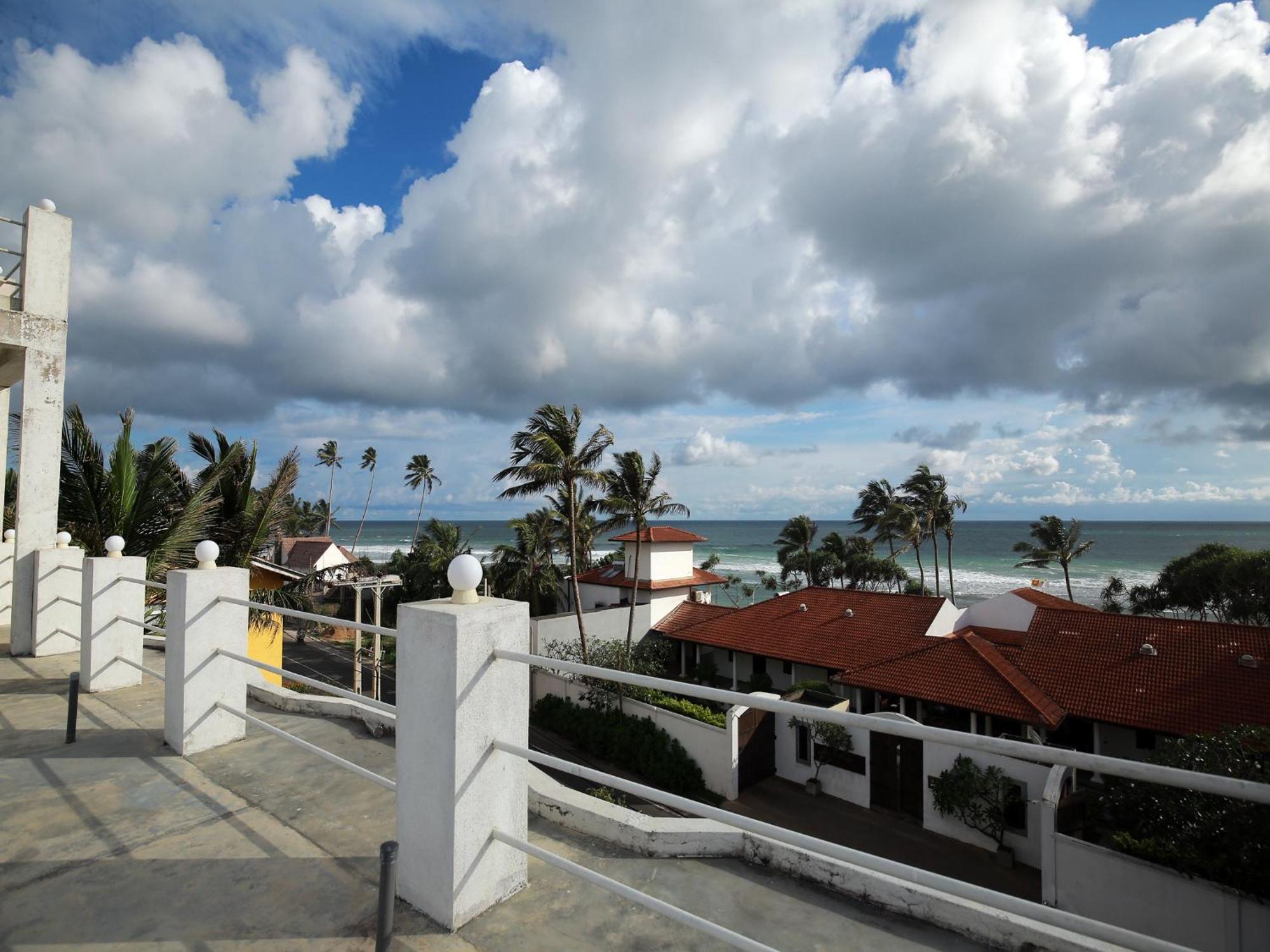 Crystal Oceanic Hotel Ahangama Exterior photo
